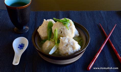  福州魚丸湯 - 濃厚な魚介の旨みが凝縮された、ほっこり温まる一杯！