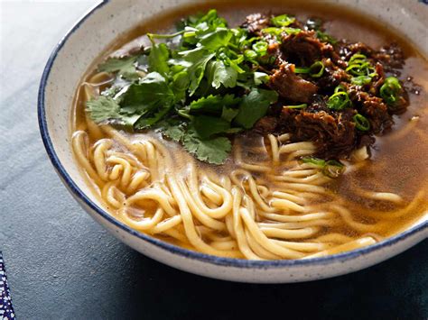  羊肉汤面：濃厚なスープとモチモチの麺が織りなす、至高のハーモニー！