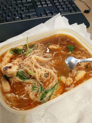  Shangluo 羊肉泡馍：スパイスの嵐と麺の交響曲！