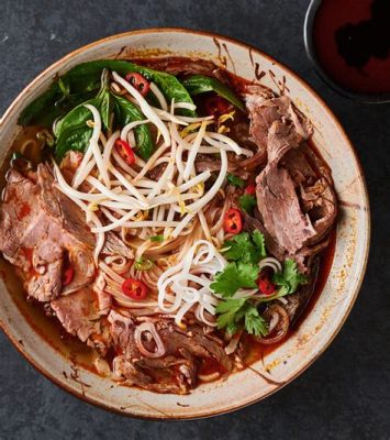  石洋牛肉麵：甘辛い紅色のスープとコシのある麺が織りなす至高のハーモニー！