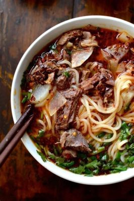  ザオチウの香辣牛肉麺！甘辛い肉味噌とピリッとした紅油が織りなす、至福の辛麺体験を